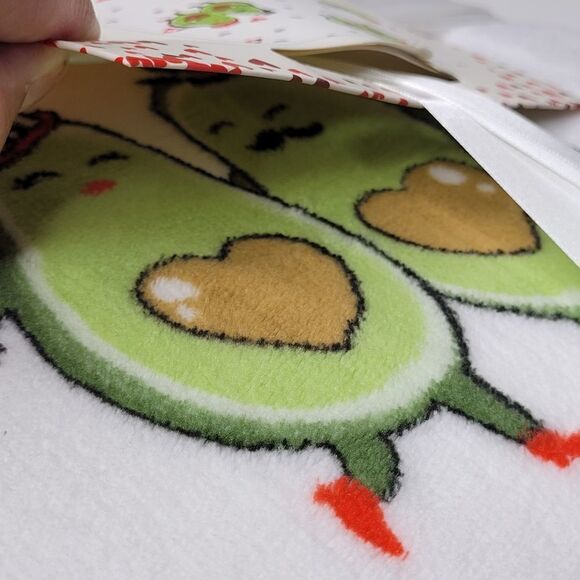 NEW AVOCADO COUPLE THICK PLUSH SOFT THROW BLANKET GUACAMOLE MAN WOMAN LOVE NWT - Picture 8 of 8
